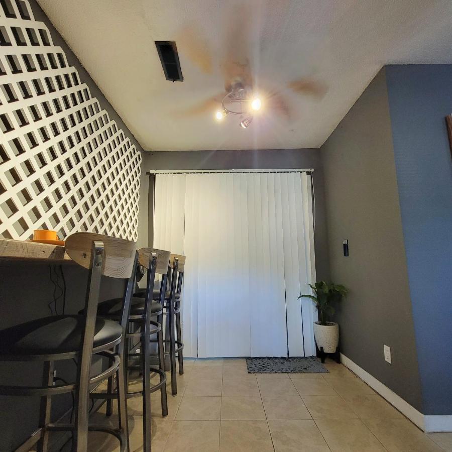 Hi-Tek-Duplex A-Two 75In 4K Led Villa Charleston Kültér fotó